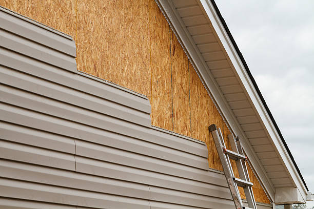Professional Siding Installation technician working in Oyster Bay, NY
